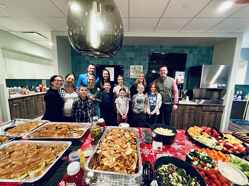 •	Shadyside CRNAs hosted a tailgate-themed dinner at Family House